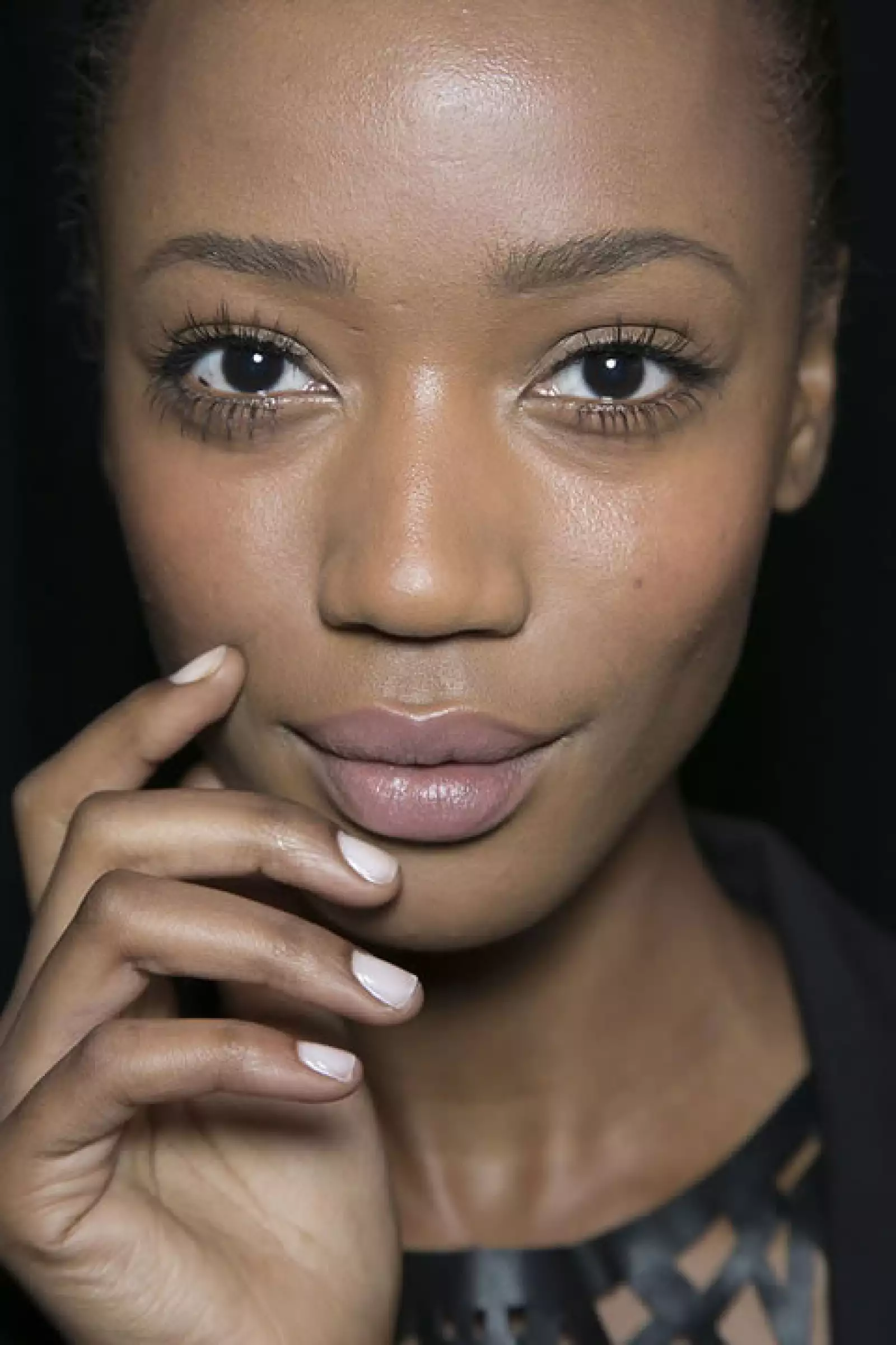 Carolina Herrera Spring 2014- Creadas por Gina Edwards para Morgan Taylor, el tono neutral que utilizaron es `Heaven Sent´.