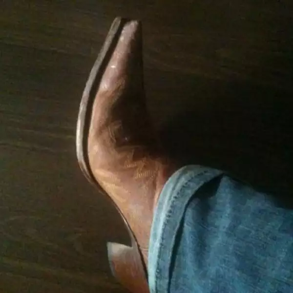 Se me olvidaba...las botas de hoy. Me recuerdan a Valentina en STD!!, escribió para esta imagen Lucero.