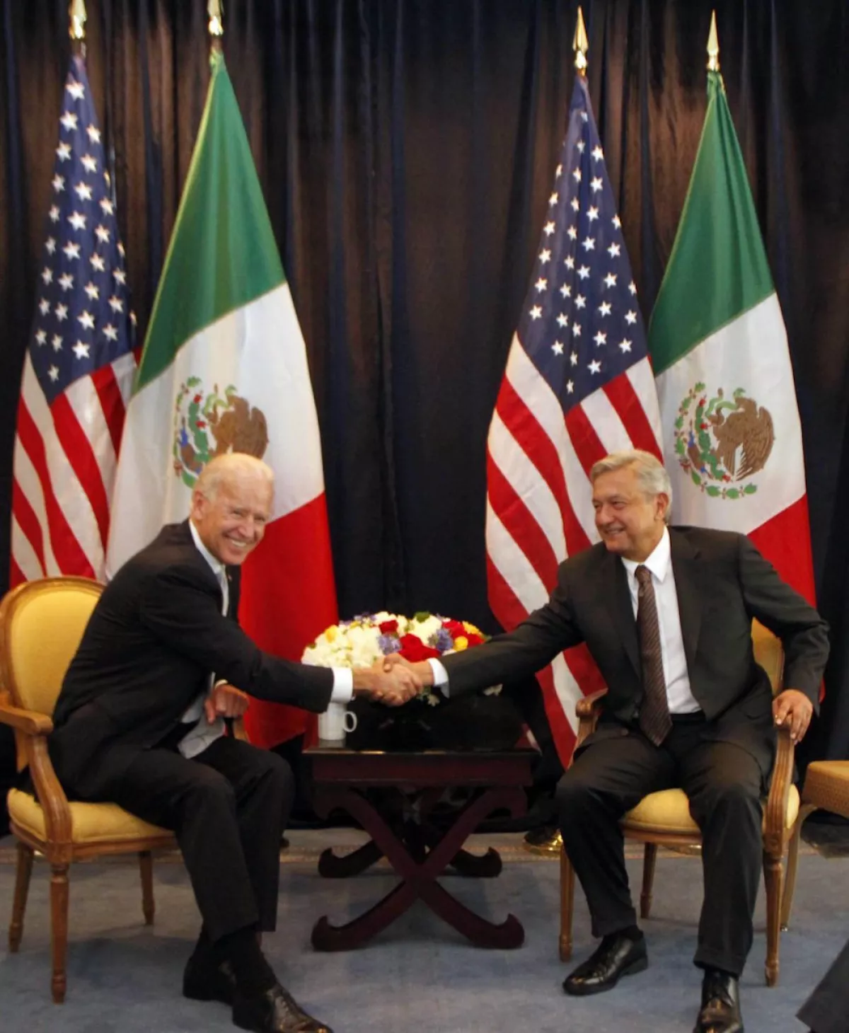 MÉXICO, D.F., 05MARZO2012.- Joseph Biden, Vicepresidente de los Estados Unidos, durante la reunion que mantuvo con Andres Manuel Lopez Obrador, precandidato a las presidencia de la república por el PRD, PT y MC en un conocido hotel de la avenida Reforma.
FOTO: CUARTOSCURO.COM