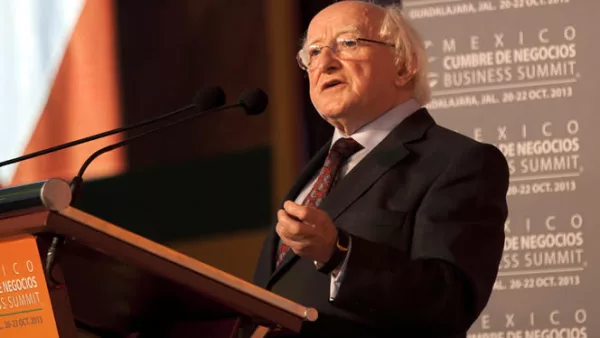 El presidente de Irlanda, Michael Higgins, arribó a la ciudad tapatía para asistir al cierre del encuentro empresarial