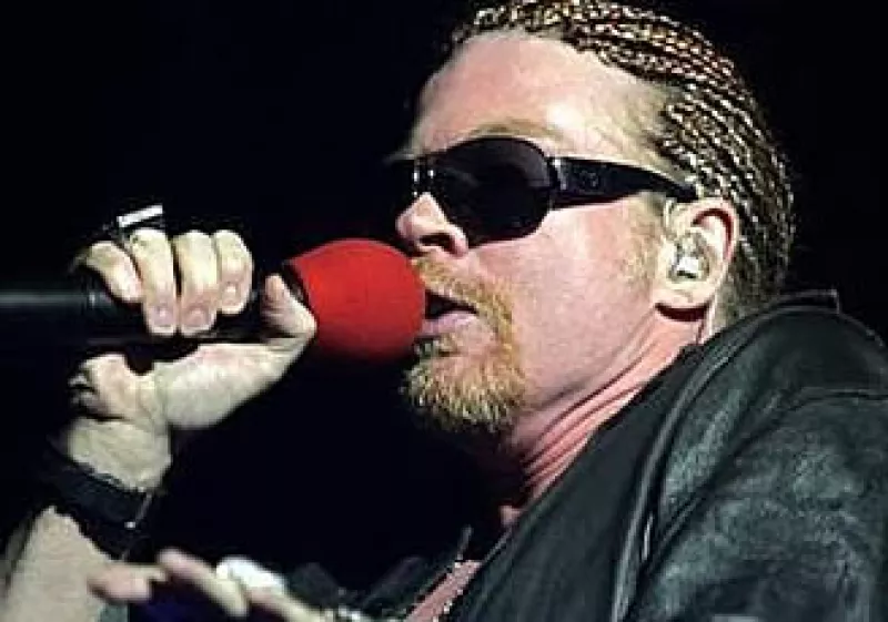 Axl Rose en concierto en 2006. El último disco de su grupo salió en noviembre de 2008. (Foto: Reuters)