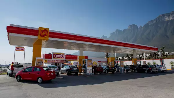 (Gasolinera Oxxo)