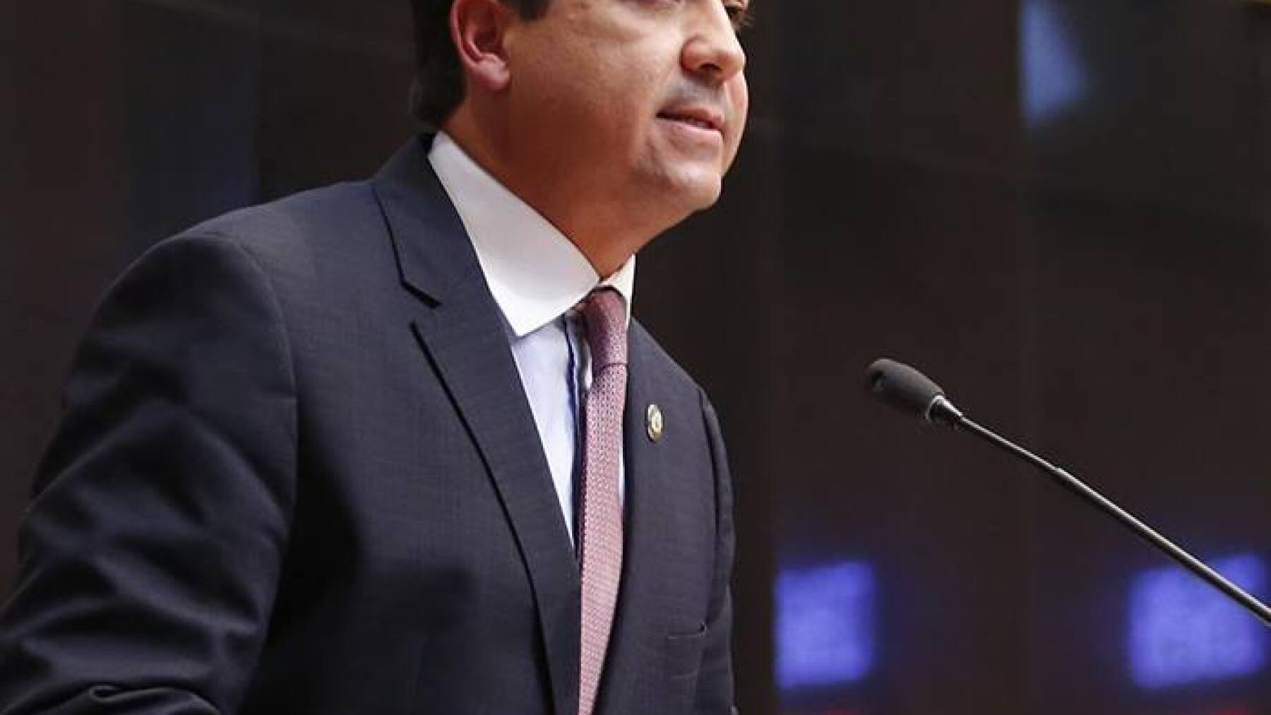 Con licencia quiere trabajar de la mano con EU.
