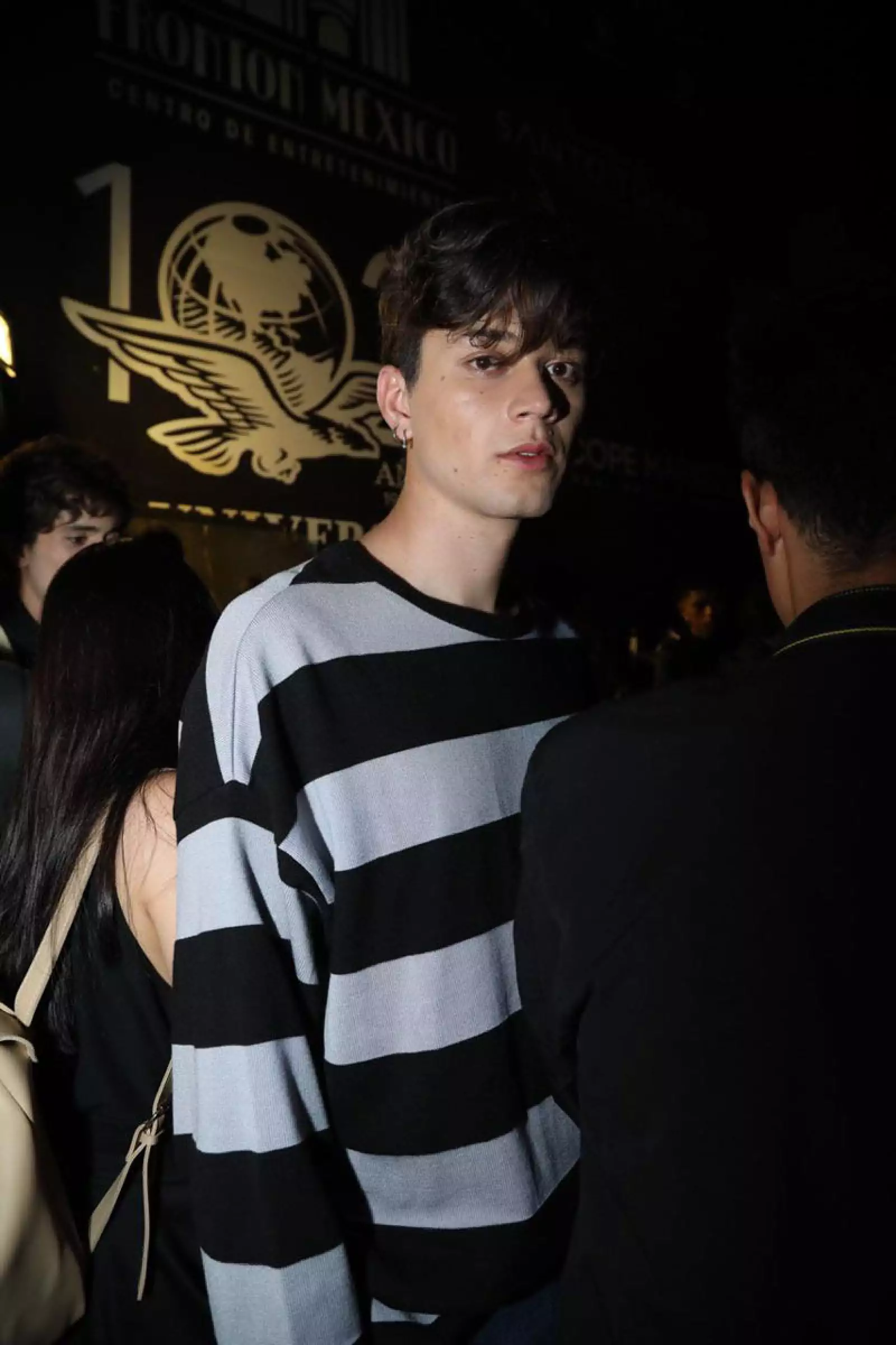 Boyfriends-Shirt-MBFWMx-Model-Backstage