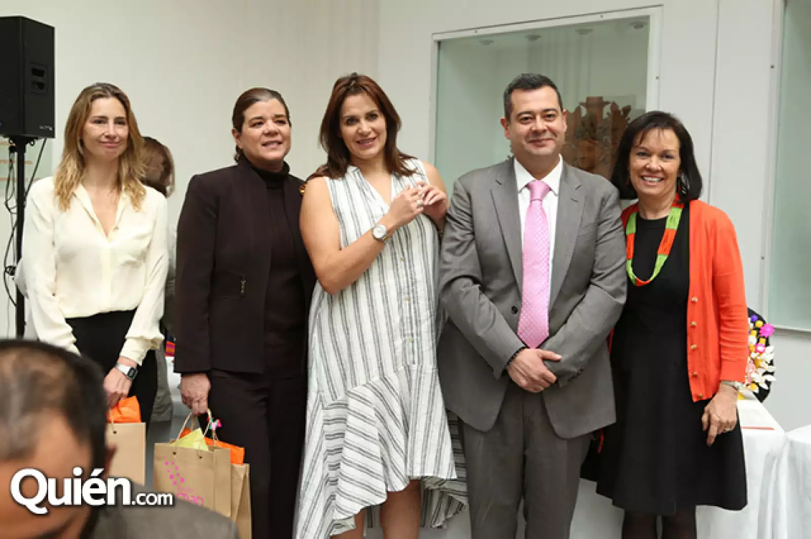 Mariana Zesati, Sonya Santos, Esther Villar, José Ramón Amieva y Cecilia Moctezuma