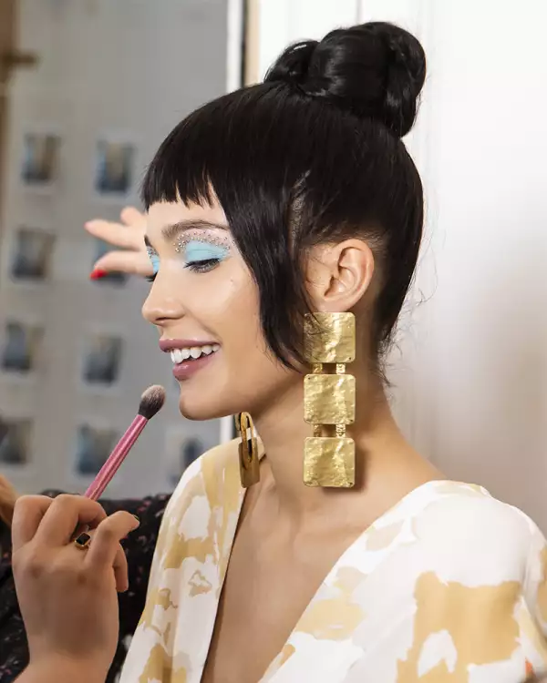 paul-costelloe-updo-peinado-temporada-pasarela-trenza-dyson-corrale-supersonic-boquilla-look-estilo-elegante-2021.jpg