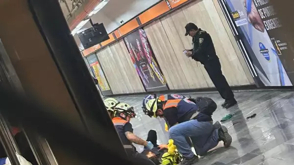 ¿Qué paso en Tacubaya hoy? Hombre apuñala a cuatro personas y se avienta a vías