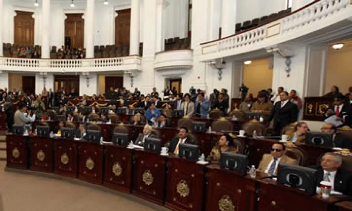 La sesión, que inició el domingo, presentó algunos diferendos que provocaron recesos. (Foto: Notimex)