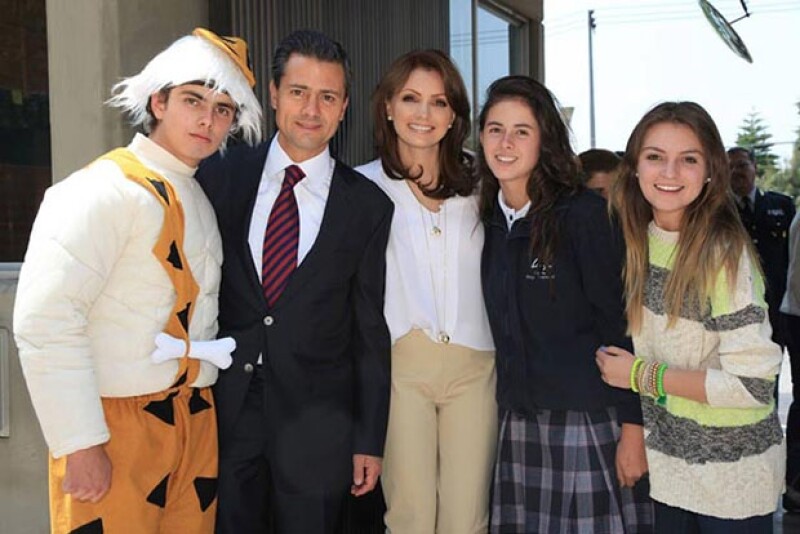 En mayo de 2013 Rivera asistió a una presentación teatral del hijo de su esposo. En la imagen Alejandro, Enrique y Nicole Peña junto a Sofía Castro.
