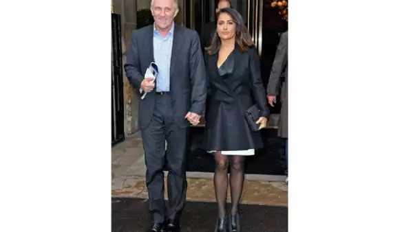 La mexicana estuvo junto a su marido, Francois-Henri Pinault, en el show de Balenciaga, otra de las empresas de la familia, durante el Paris Fashion Week.