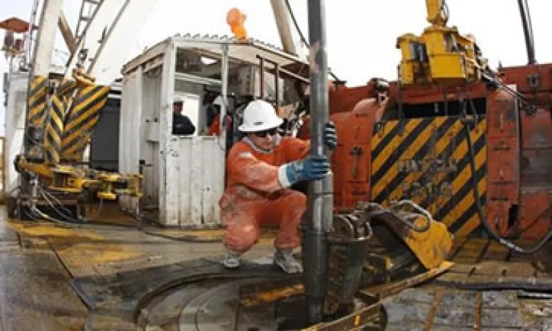 El Gobierno de Argentina quiere que la petrolera YPF aumente sus inversiones y eleve su producción para reducir las importaciones de energía. (Foto: Reuters)