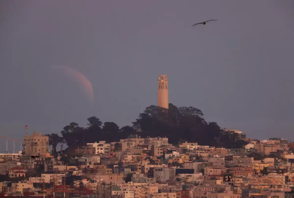 Blood Moon Eclipse Seen Across American Night Skies
