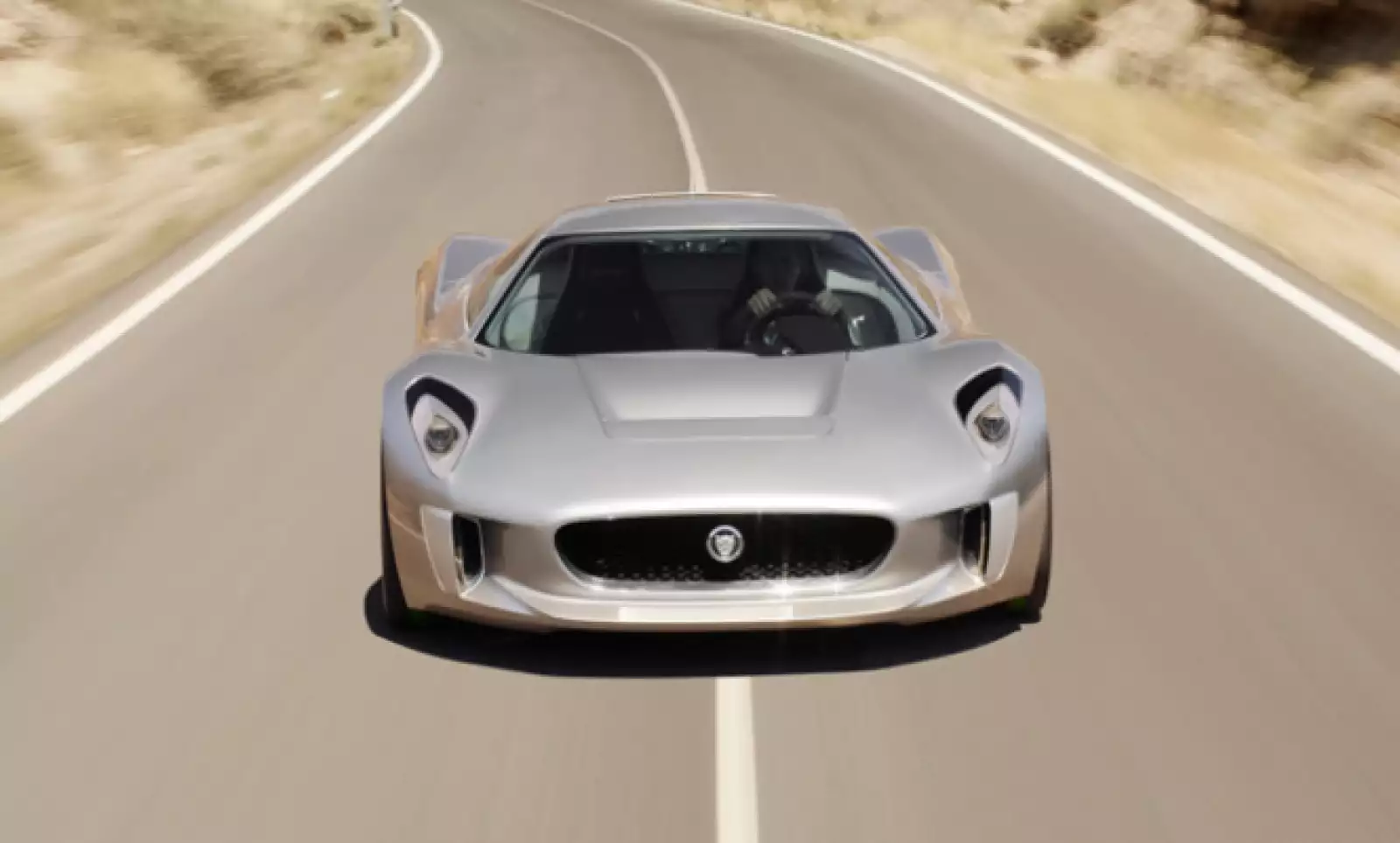 La pantalla táctil denominada ‘Co-Pilot”, maneja información como velocidad, calefacción y da sugerencias para mejorar el manejo del conductor.