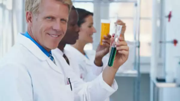 Estas carreras resaltan por su visión multidisciplinaria, donde se mezcla a la ciencia con la administración, por ejemplo. (Foto: Jupiter Images)