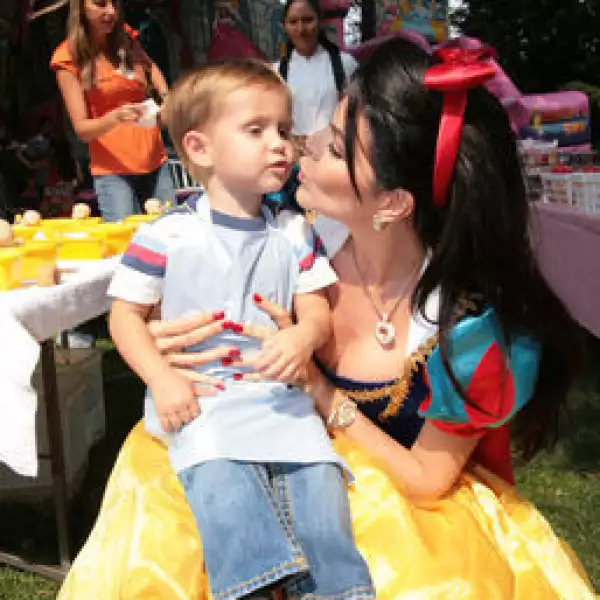 Carlos Peralta, Mariana Peralta