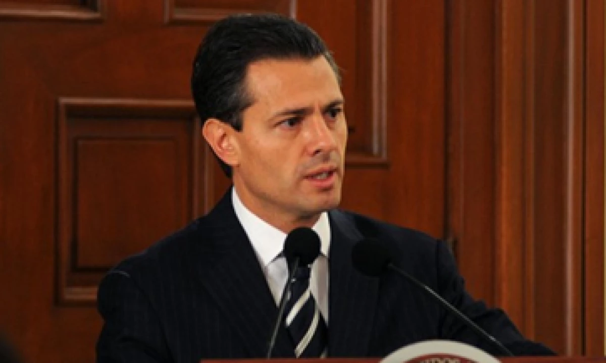 El presidente Enrique Peña Nieto indica que Eduardo Martínez Chombo dará a la CFCE una autoridad independiente. (Foto: tomada de presidencia.gob.mx)