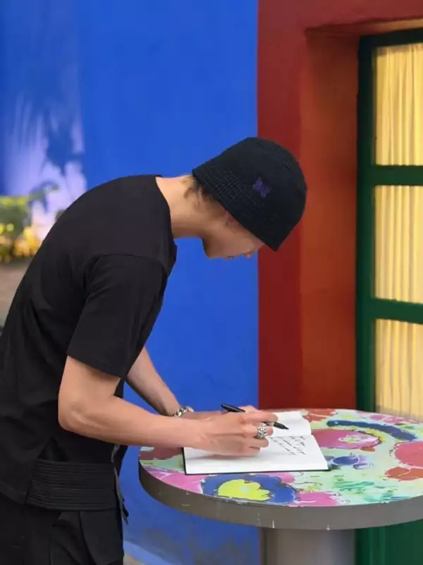 RM, líder de BTS, deja un emotivo mensaje dedicado a Frida Kahlo y Diego Rivera durante su visita a la Casa Azul