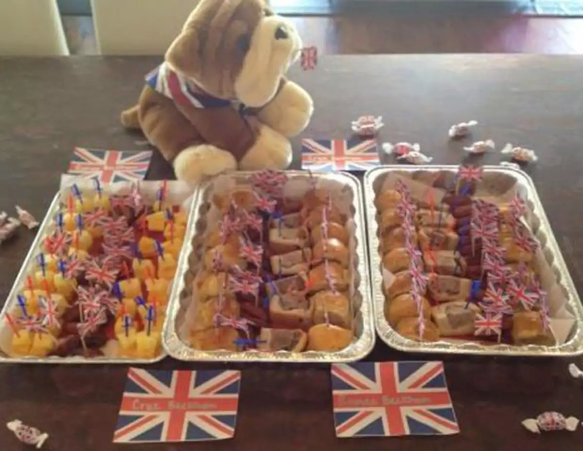 La diseñadora compartió con todos sus seguidores de Twitter, los suculentos platillos que preparó para el Día Internacional de la Comida en la escuela de sus hijos.