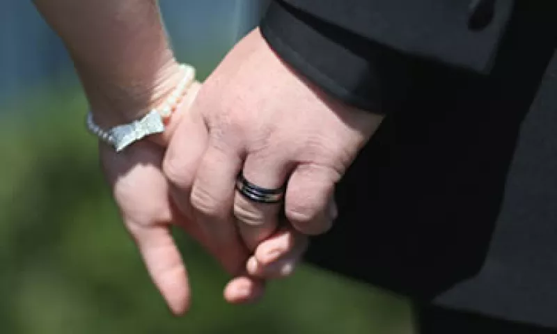 Los esposos económicamente dependientes tienen 15% de probabilidad de ser infieles. (Foto: Getty Images )