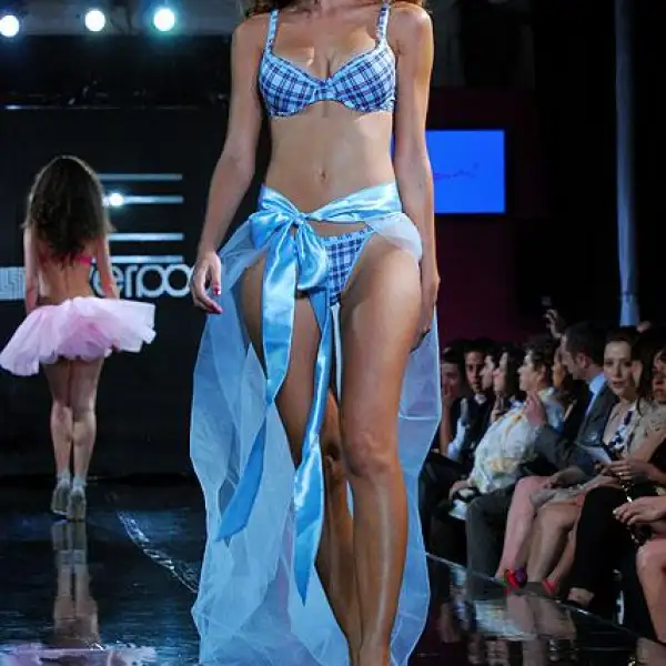 PASARELA LENCERIA LIVERPOOL