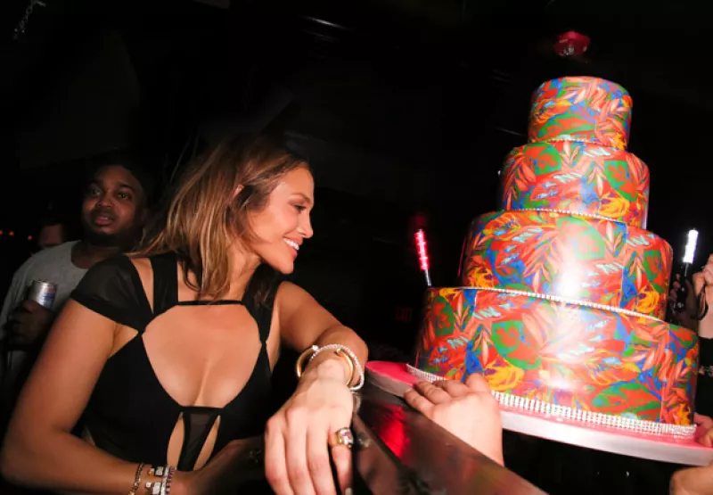 La fiesta de Jennifer López fue sin duda una de las más divertidas del año. Pasteles, DJ, música y amigos fueron parte de la fiesta en el 1OAK de Nueva York.