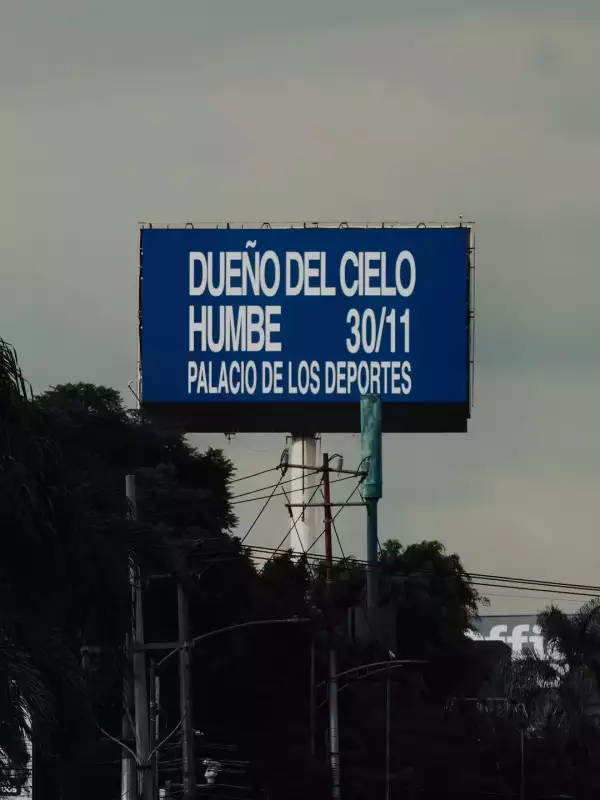 Aparecieron espectaculares alrededor de CDMX que anunciaban el concierto de Humbe en el Palacio de los Deportes.