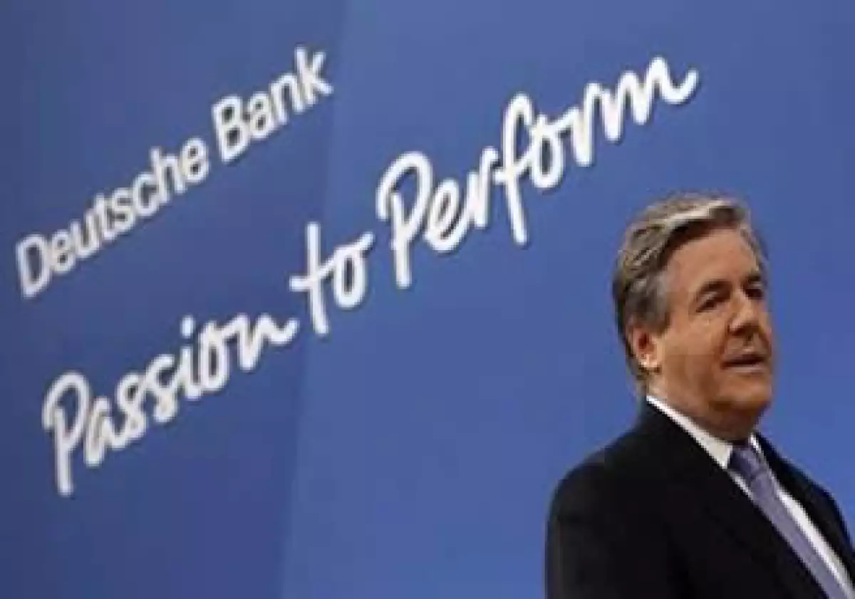 Las compensaciones otorgadas en 2010 a los ejecutivos bancarios ascendieron a 135,000 mdd. (Foto: Reuters)