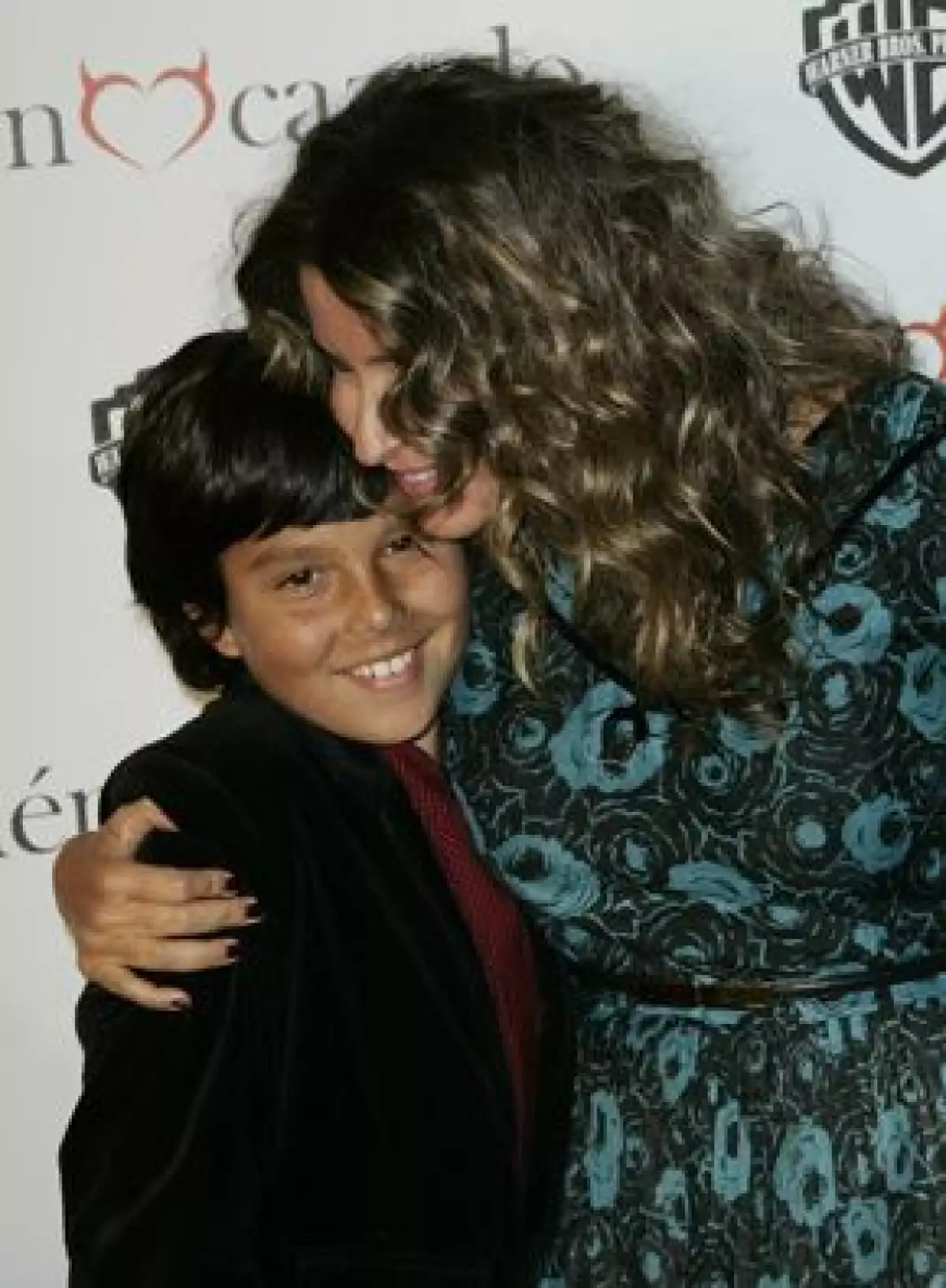 La hermana de Jaime Camil aclaró que su deseo por estrechar las relaciones familiares la lleva a tener una buena comunicación con el pequeño Sergio, hijo de su esposo Sergio Mayer y Bárbara Mori.