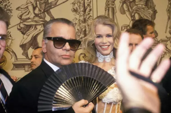 Claudia Shiffer y Karl Lagerfeld