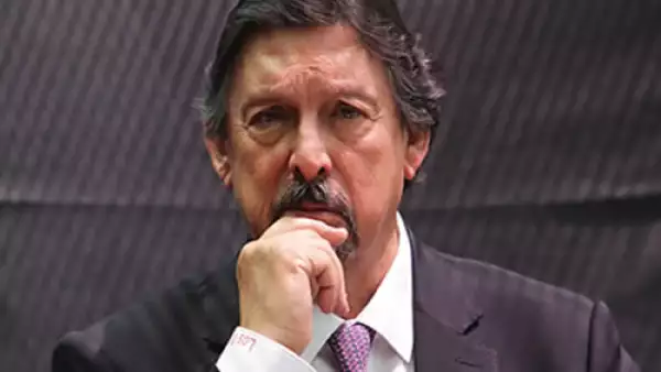 Napole�n G�mez Urrutia