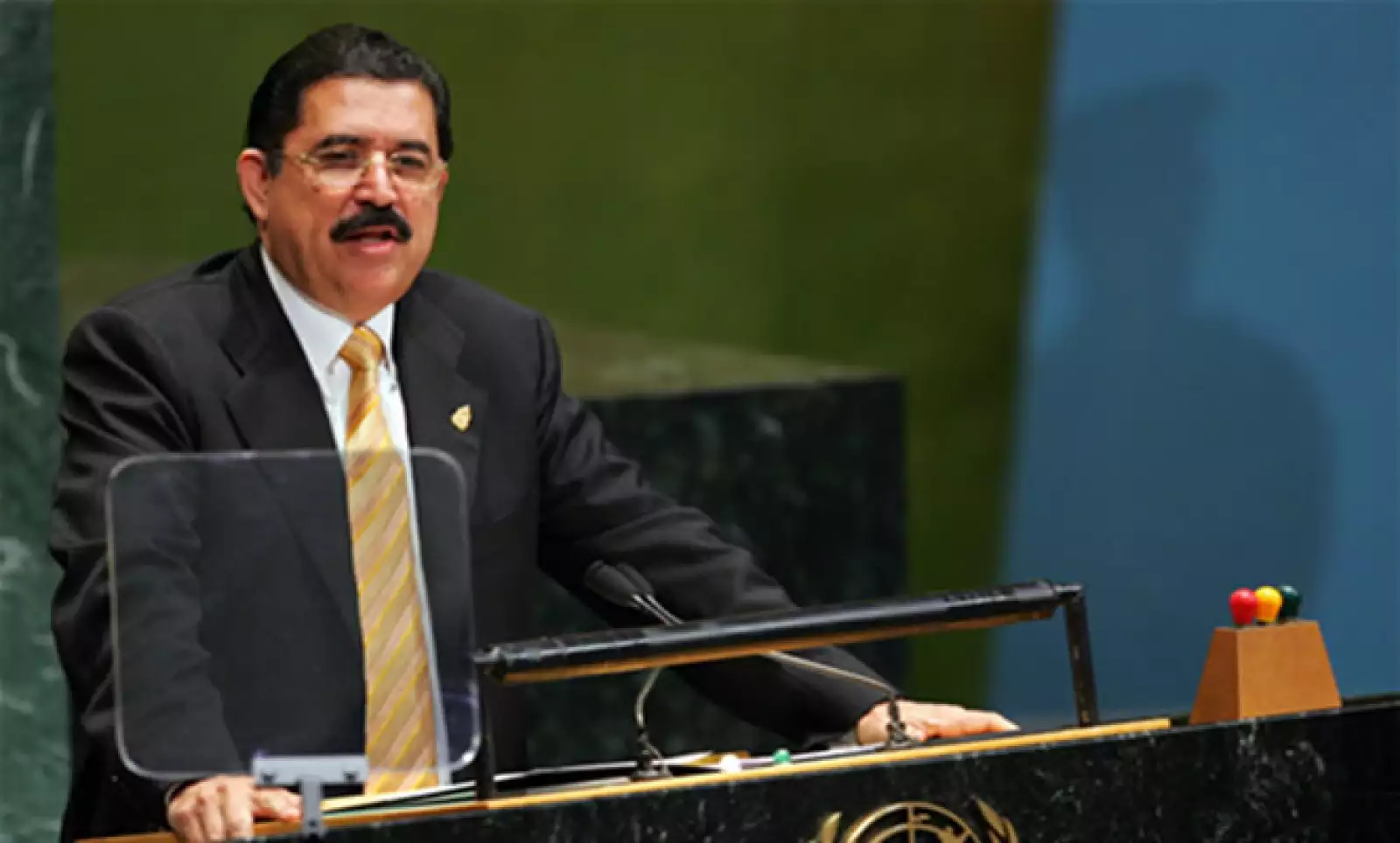 El depuesto presidente de Honduras enfrentará este domingo a la opinión pública tras las elecciones que se llevarán a cabo en ese país; el proceso electoral será monitoreado por organismos internacionales y por miembros del Congreso de EU.