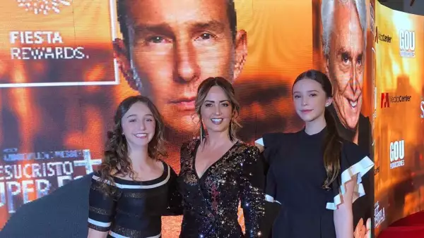 Nina, Andrea Legarreta y Mia Rubin