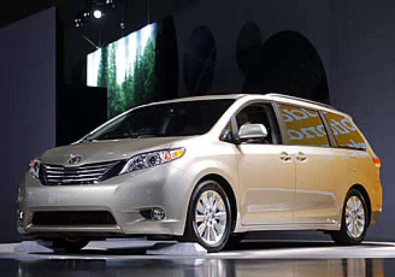 La minivan Sienna de Toyota presenta un defecto que podría mantener los frenos activados y crear desgaste prematuro. (Foto: AP)