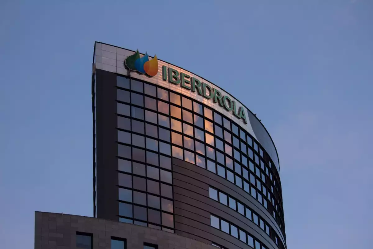 CRE multa a Iberdrola
