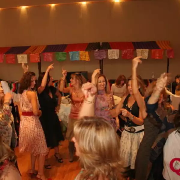 Aspectos. Cumpleaños de Martha y Marcela Chávez