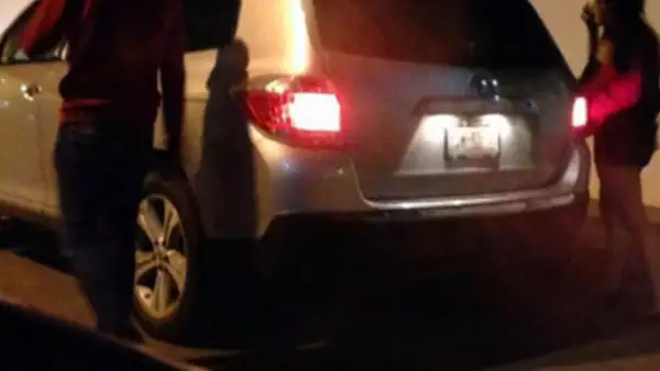 El padre de uno de los implicados en el caso de la supuesta violación a Daphne Fernández ha presentado una serie de imágenes para probar la inocencia de su hijo.