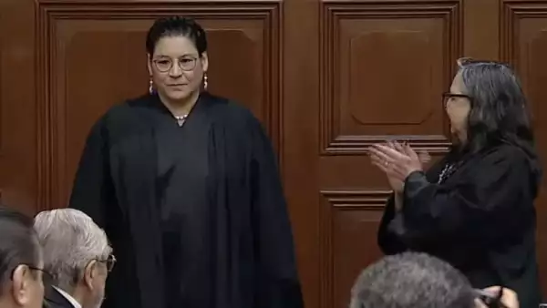 Investidura de Lenia Batres