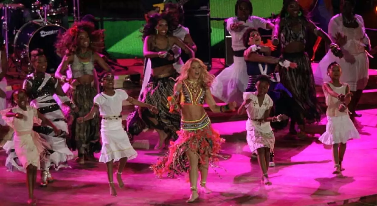 La colombiana fue la encargada de cantar el tema oficial del Mundial de Sudáfrica 2010.