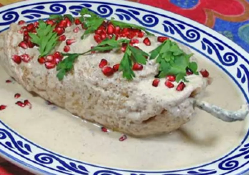 Suena descabellado pensar festejar el bicentenario con un baquete estilo francés en lugar de los trigarantes chiles en nogada u otros platillos prehispánicos. (Foto: Cortesía www.mexicoquerido.com.mx)