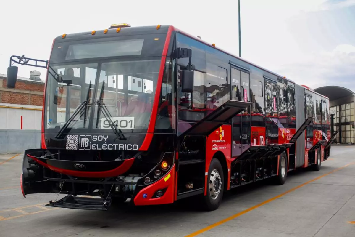 El autobús es impulsado sólo por energía eléctrica y no consume combustibles fósiles. Foto: Gobierno CDMX