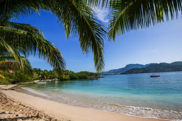 Una de las paradisíacas playas de Ixtapa.