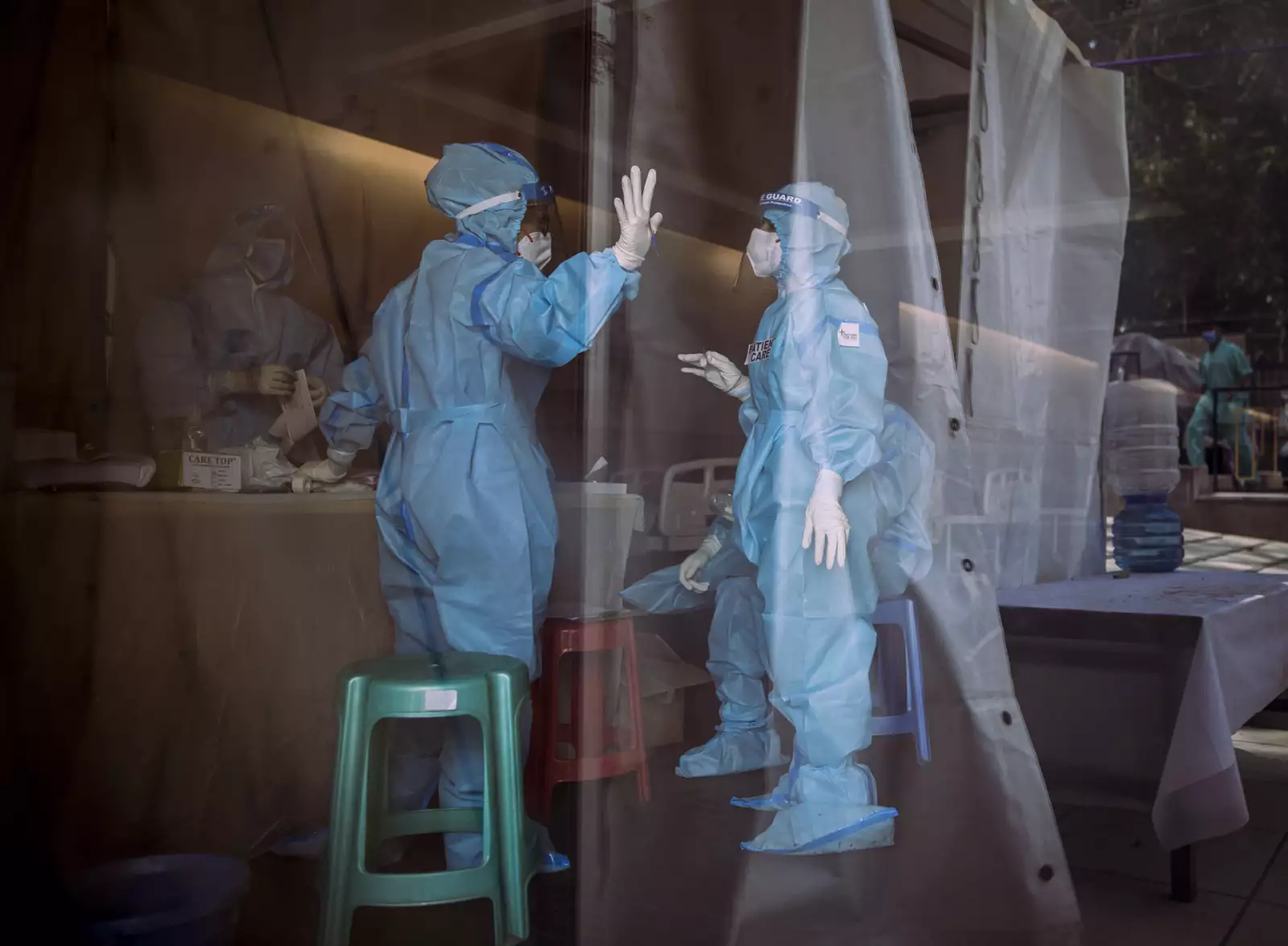  India registró el jueves el mayor recuento diario de nuevas infecciones de coronavirus, con 314,835 casos, mientras una segunda ola de la pandemia suscita nuevos temores sobre la capacidad de aguante de unos servicios de salud que se están desmoronando.