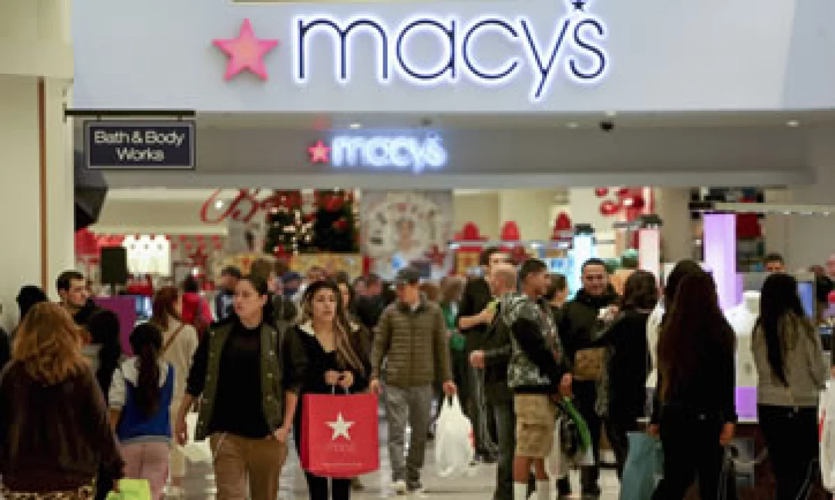 El número de personas que hizo alguna compra el fin de semana creció 1.2% respecto a 2012. (Foto: Reuters)