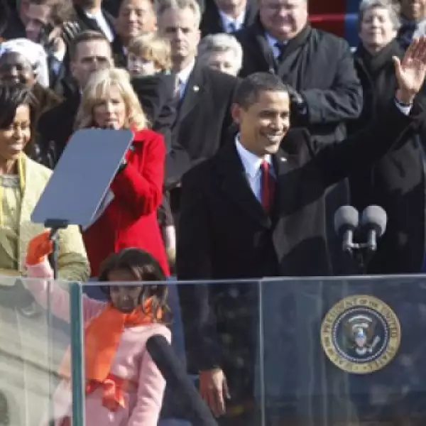 La nueva familia presidencial de los Estados Unidos: Barack y Michelle Obama con sus hijas Malia y Sasha.