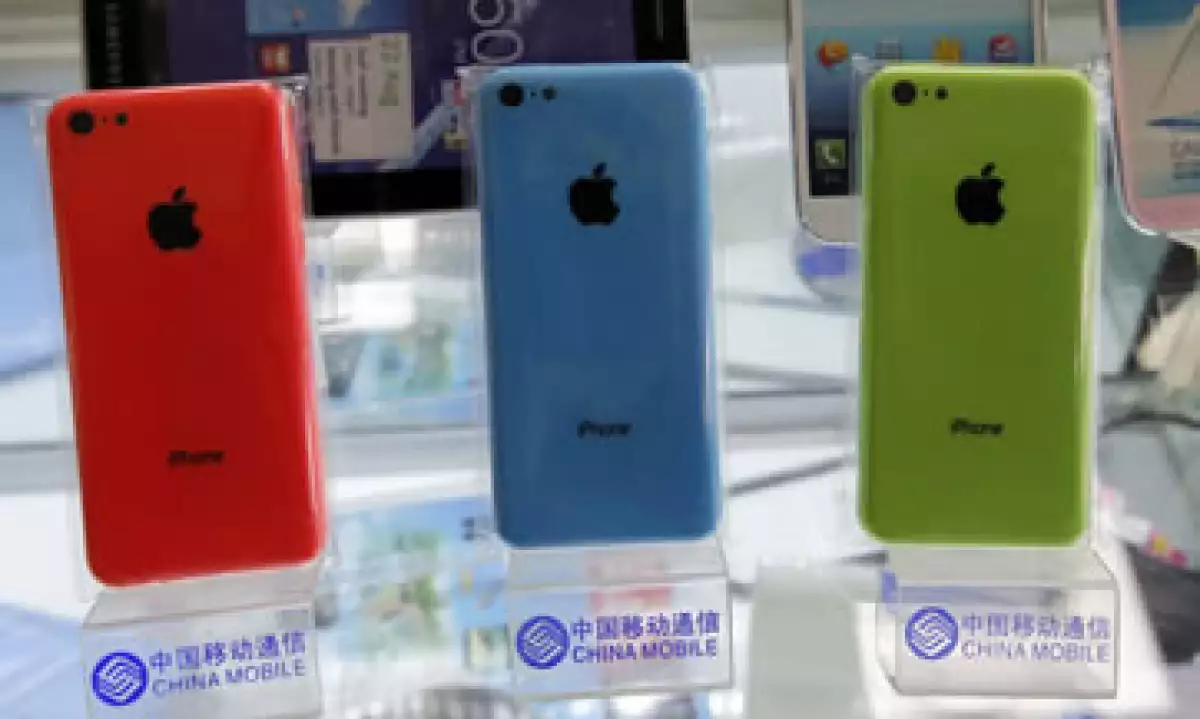 El reporte del medio sobre los iPhones se suma a las denuncias de espionaje sobre la agencia. (Foto: Reuters)