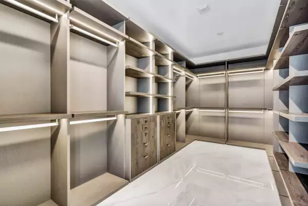 sotheby's-miami-vestidor
