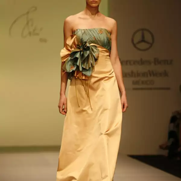 Desfile Arturo Ramos