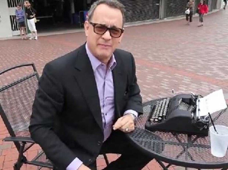 Tom Hanks suele escribir en sus propias máquinas, de vez en cuando.