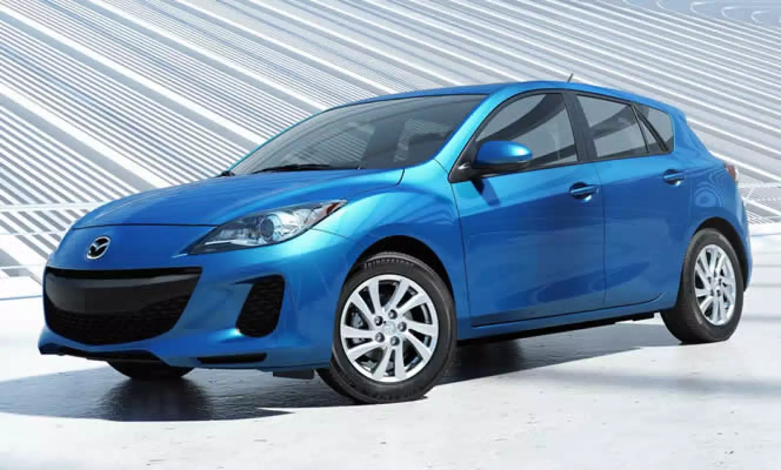 El motor del vehículo le permite generar 154 caballos de fuerza y tiene un rendimiento de 40 millas por galón de gasolina.