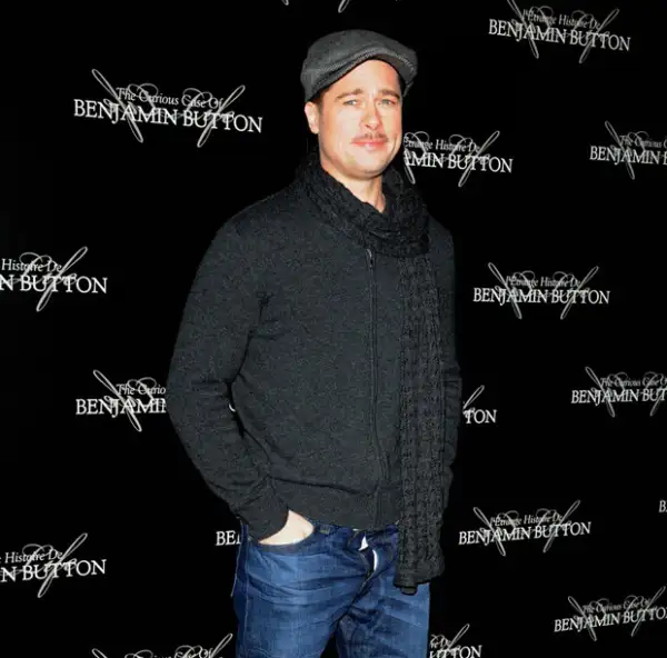 Brad Pitt no se percató que tenía el cierre del pantalón abajo.